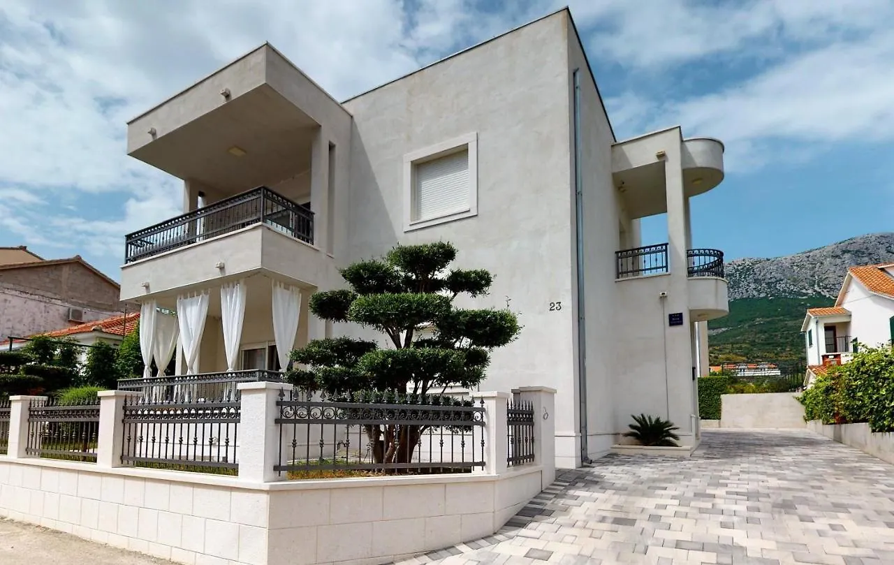 Olive Tree Apartment With Jacuzzi Kaštela