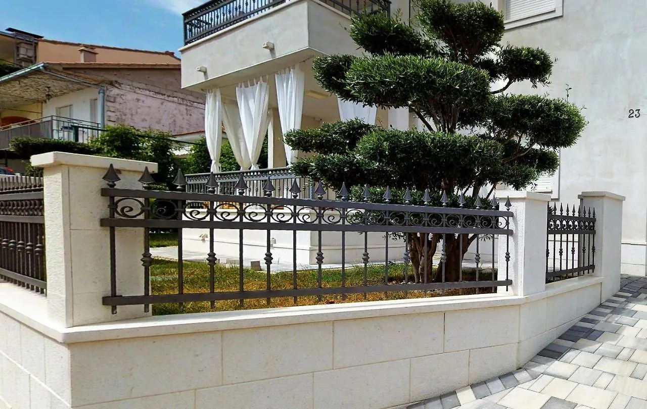 Olive Tree Apartment With Jacuzzi Kaštela Kroatien